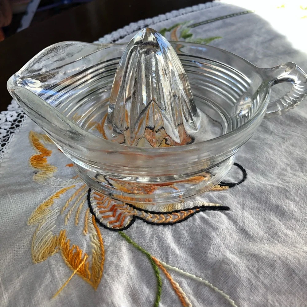 Vintage Citrus Reamer Juice Squeezer. Large Size. Scalloped Handle. 7.5